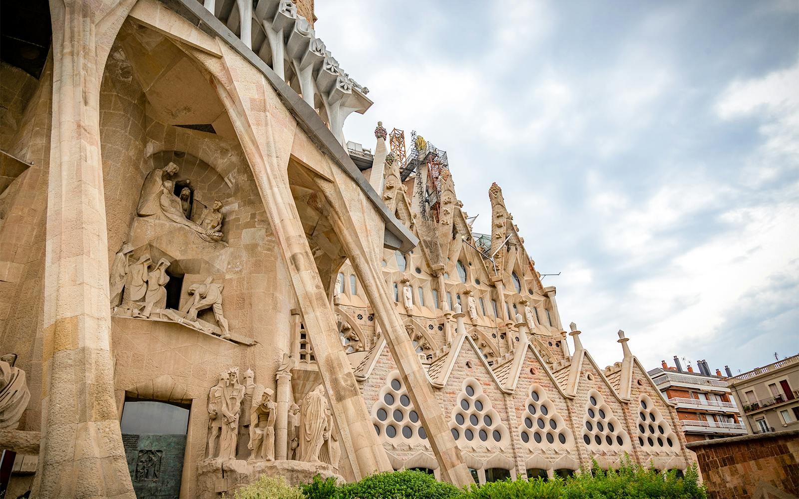 Sagrada Familia Facades Explained History & Symbolism — free download